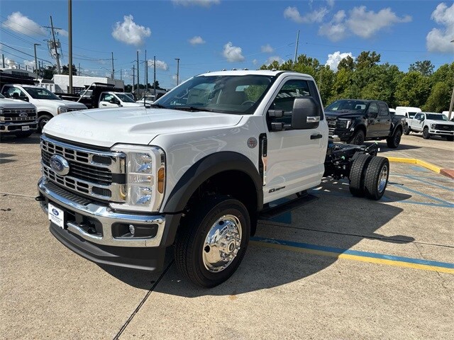 2025 Ford F-550 photo 3