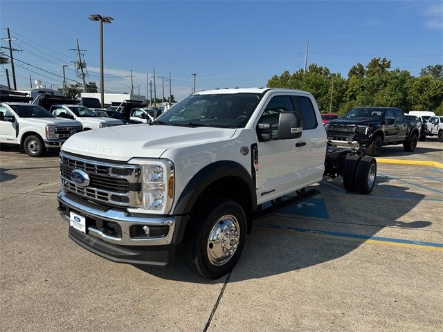 2025 Ford F-550 photo 3