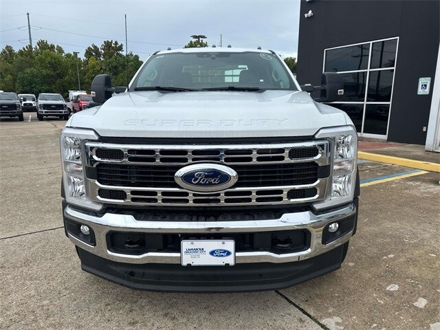 2025 Ford F-450 photo 2