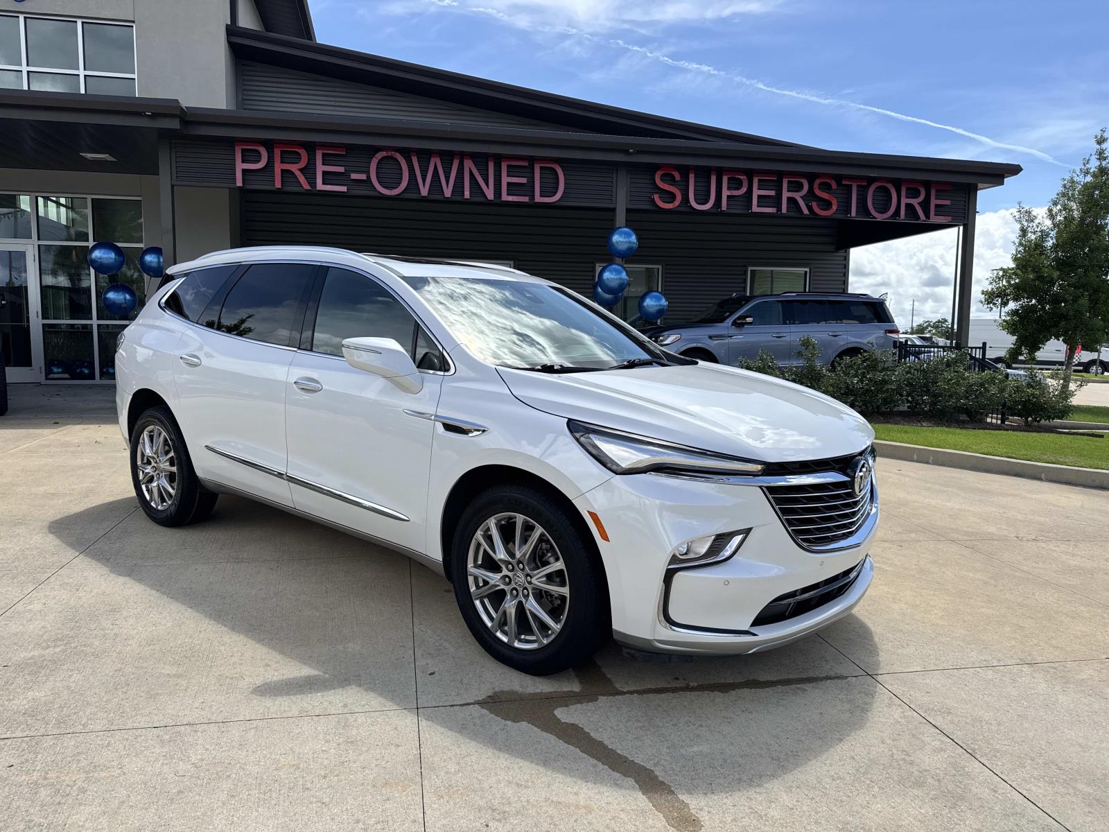 2023 Buick Enclave Essence's photo