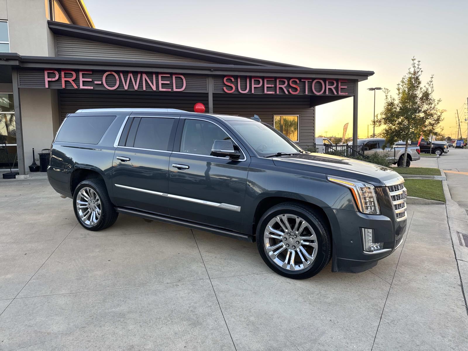 2019 Cadillac Escalade ESV Premium Luxury's photo