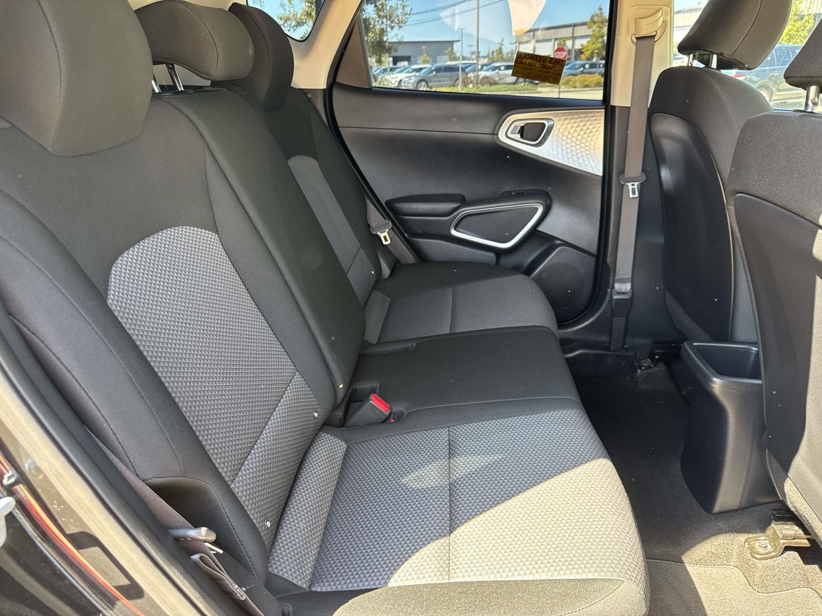 2021 Kia Soul LX - Photo 10