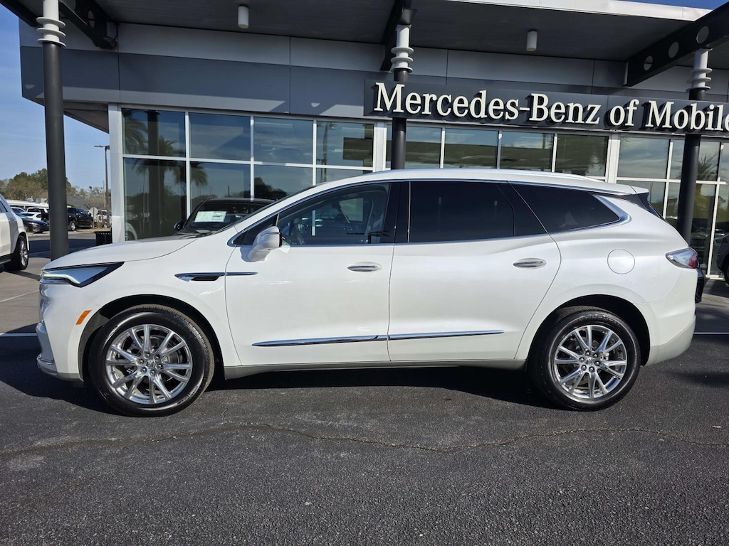 Used 2024 Buick Enclave FWD Essence Sport Utility
