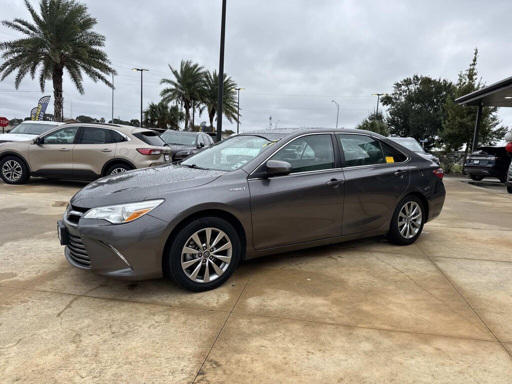 Used 2017 Toyota Camry Hybrid LE CVT (Natl) Car