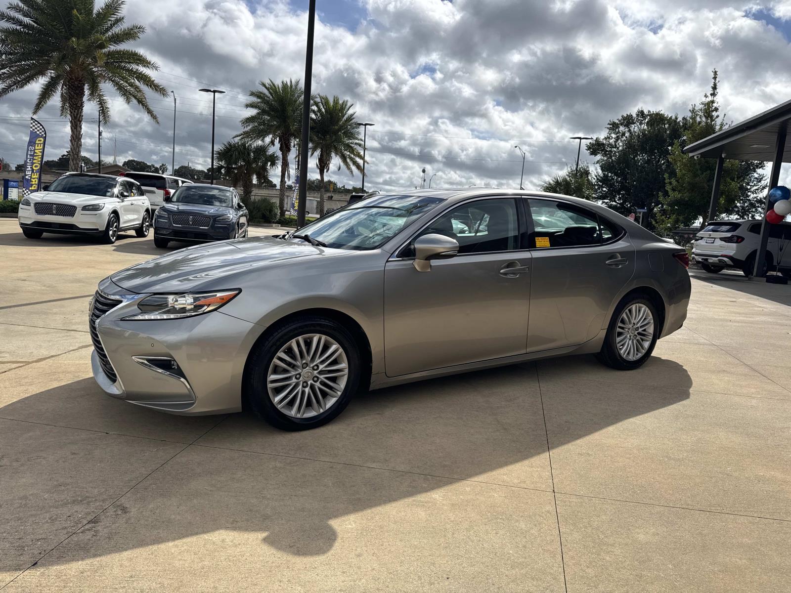 2016 Lexus ES 350 photo 4