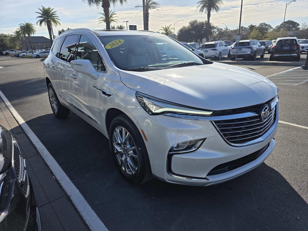 Used 2024 Buick Enclave FWD Essence Sport Utility