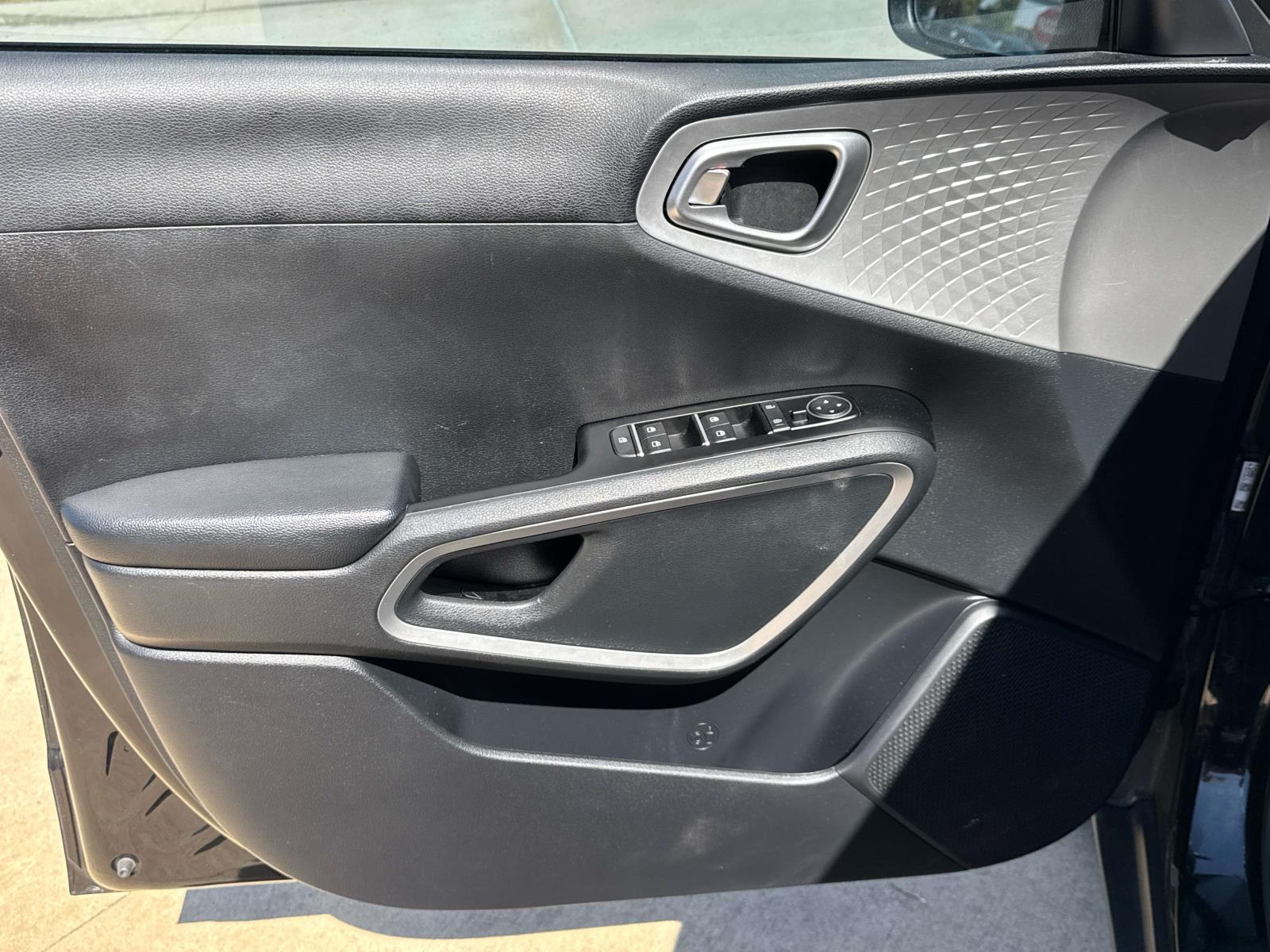 2021 Kia Soul LX - Photo 19