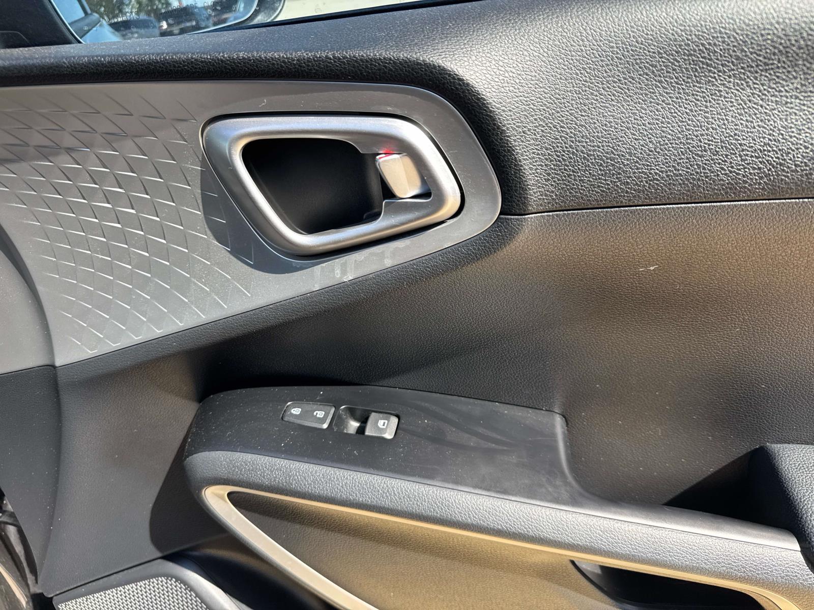 2021 Kia Soul LX - Photo 15