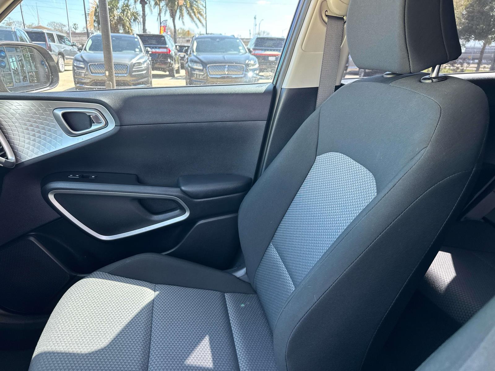 2021 Kia Soul LX - Photo 16