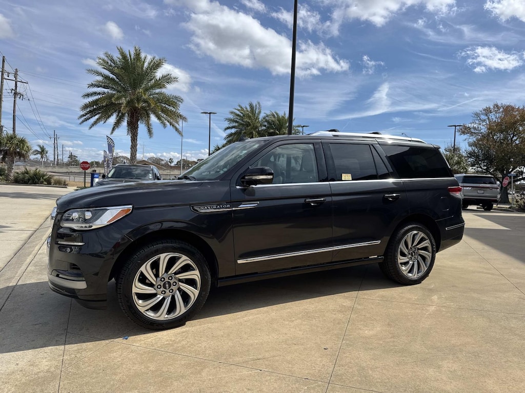 Used 2024 LINCOLN Navigator Premiere 4x4 Sport Utility