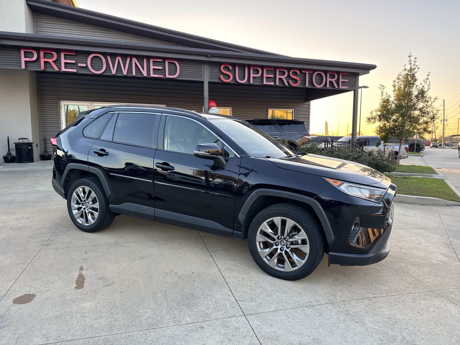 2021 Toyota RAV4 XLE Premium's photo