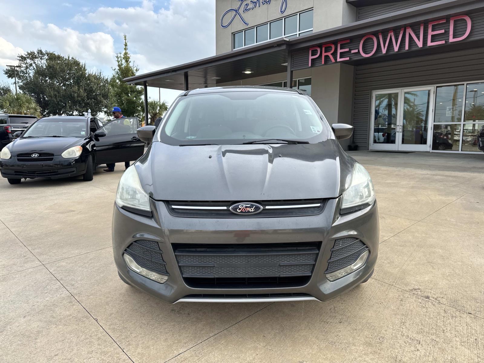 2015 Ford Escape SE Sport photo 3