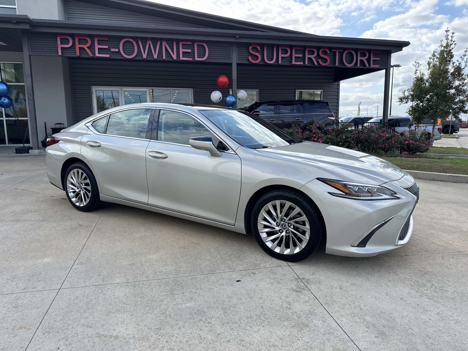 2019 Lexus ES 350 Ultra Luxury's photo