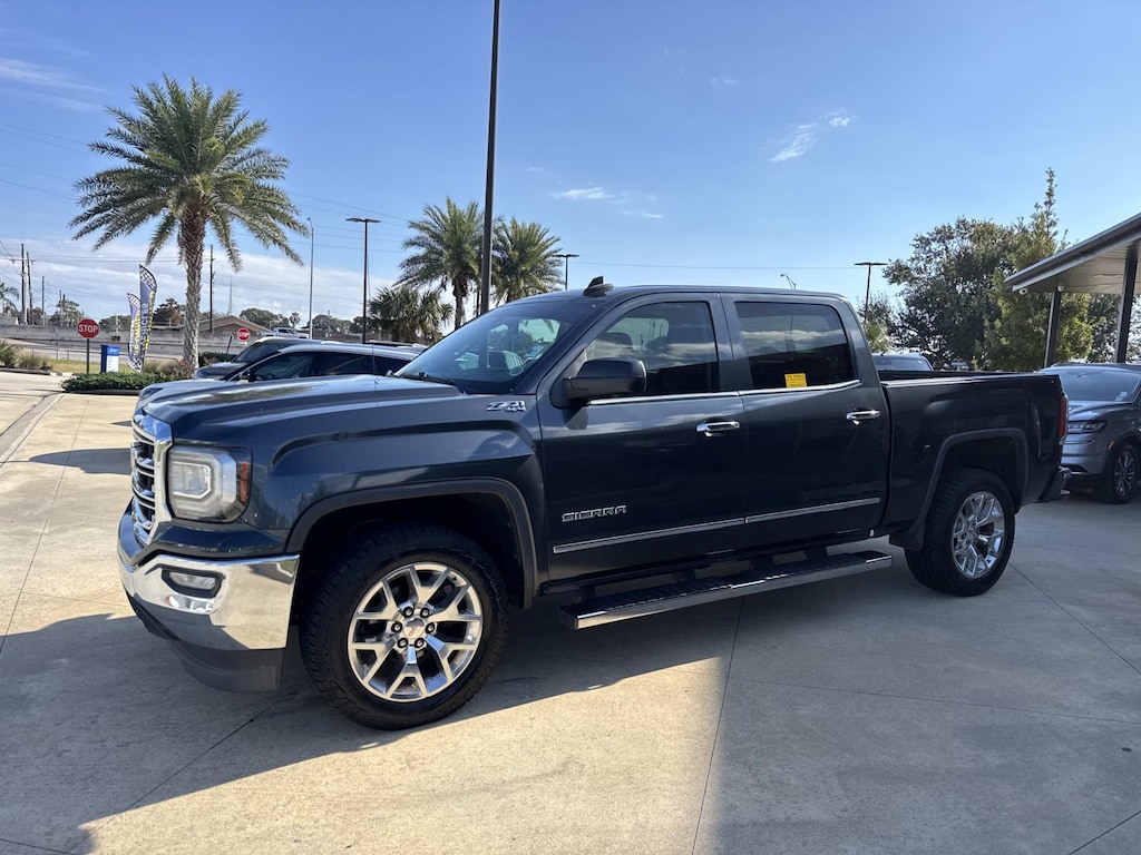 Used 2017 GMC Sierra 1500 4WD Crew Cab 143.5 SLT Crew Cab Pickup