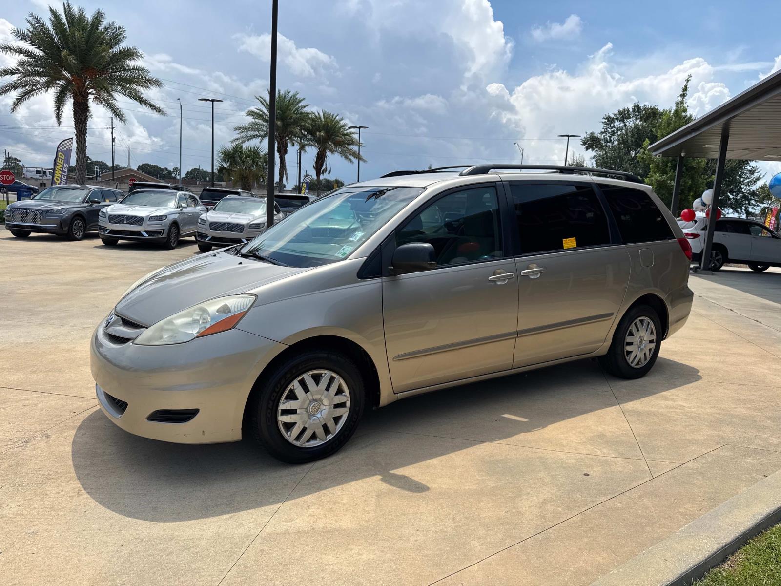 2010 Toyota Sienna CE photo 4
