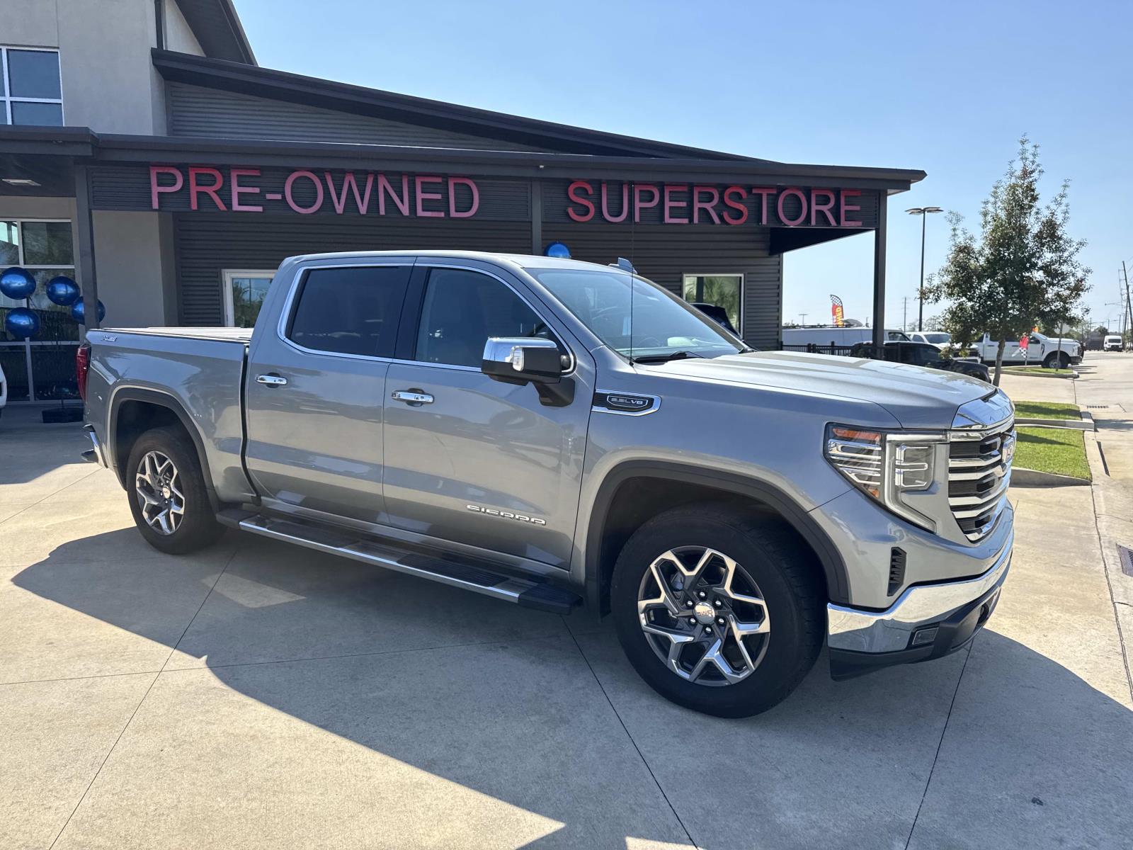 2023 GMC Sierra 4WD Crew Cab Short Box SLT's photo