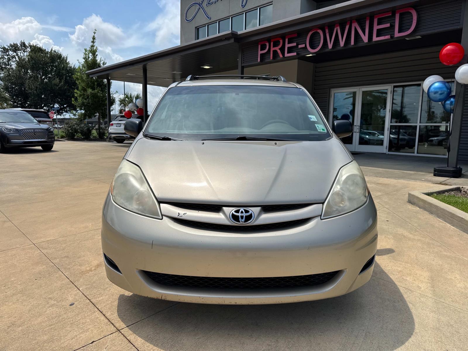 2010 Toyota Sienna CE photo 3