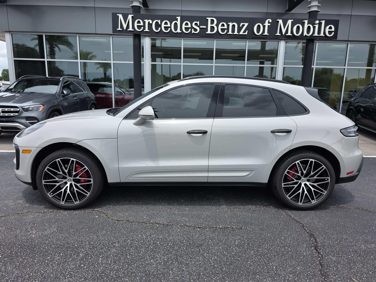 2023 Porsche Macan S's photo