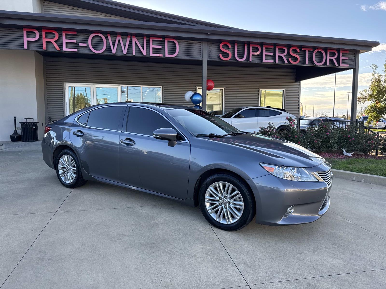 2015 Lexus ES Base's photo