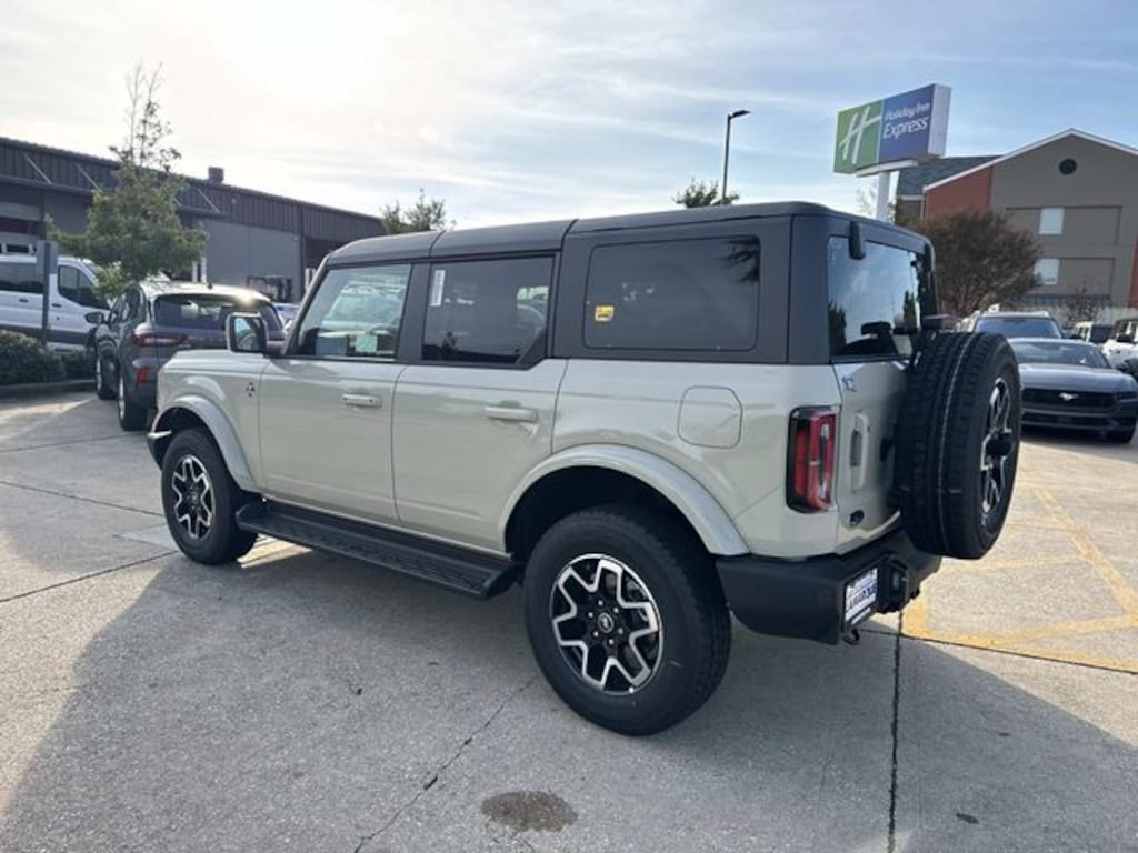 New 2025 Ford Bronco Outer Banks SUV