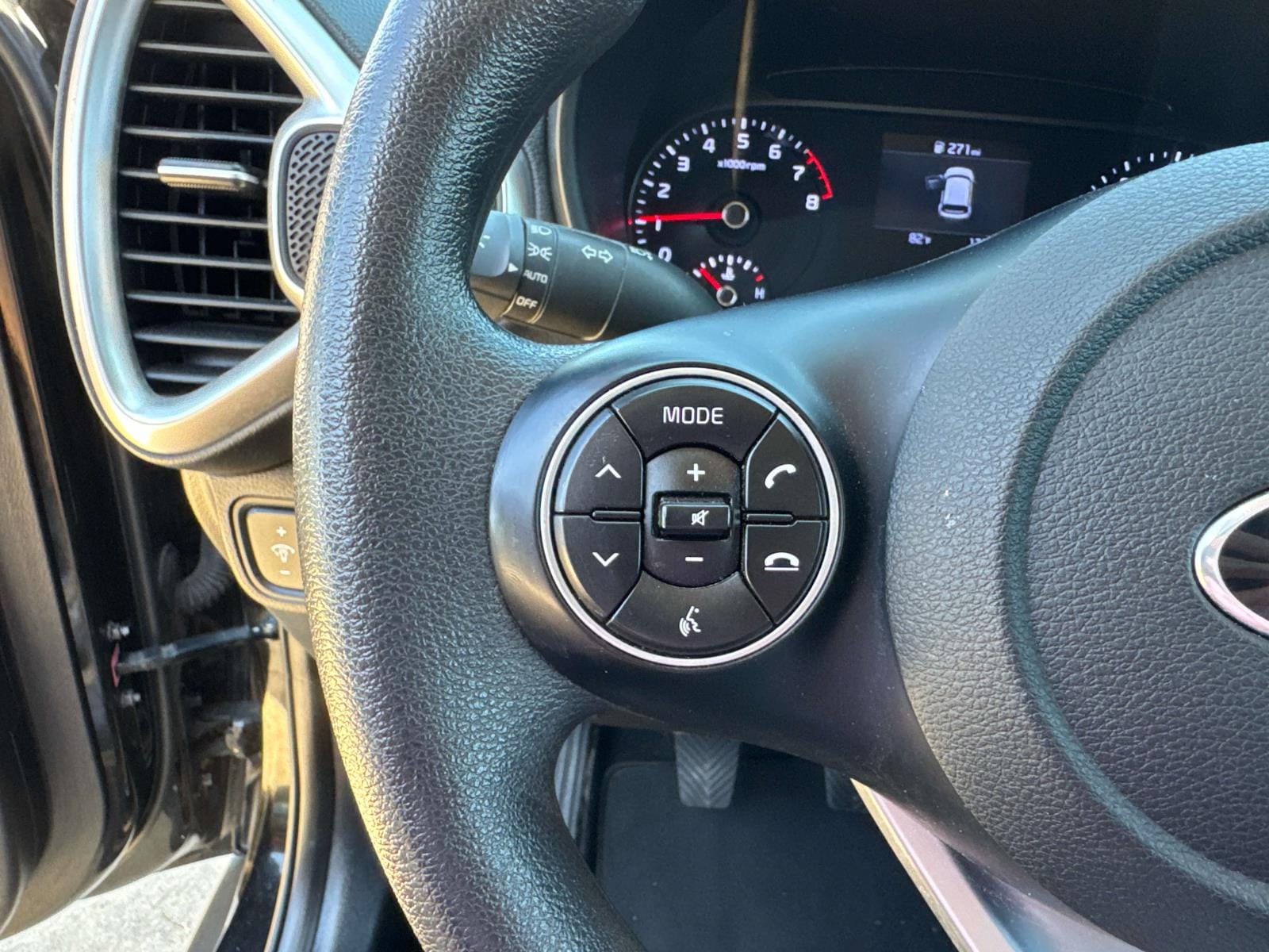 2021 Kia Soul LX - Photo 23