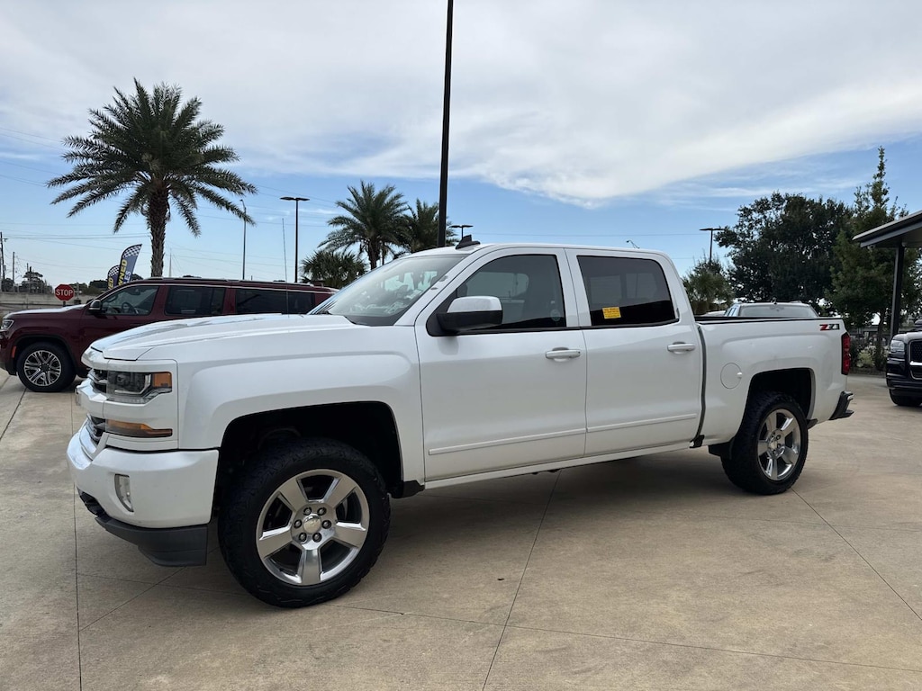 Used 2018 Chevrolet Silverado 1500 4WD Crew Cab 143.5 LT w/2LT Crew Cab Pickup