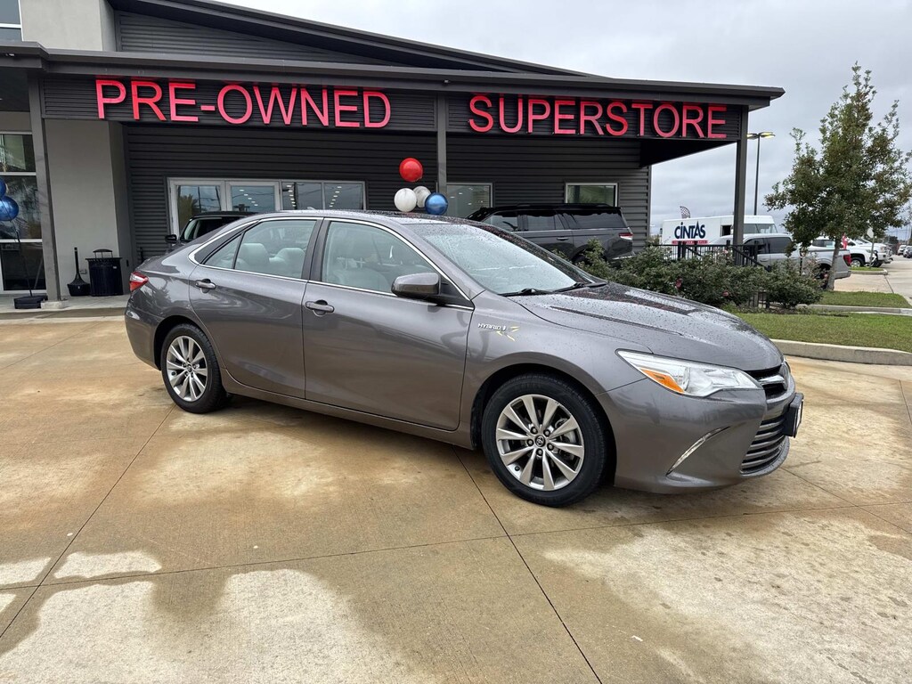 Used 2017 Toyota Camry Hybrid LE CVT (Natl) Car