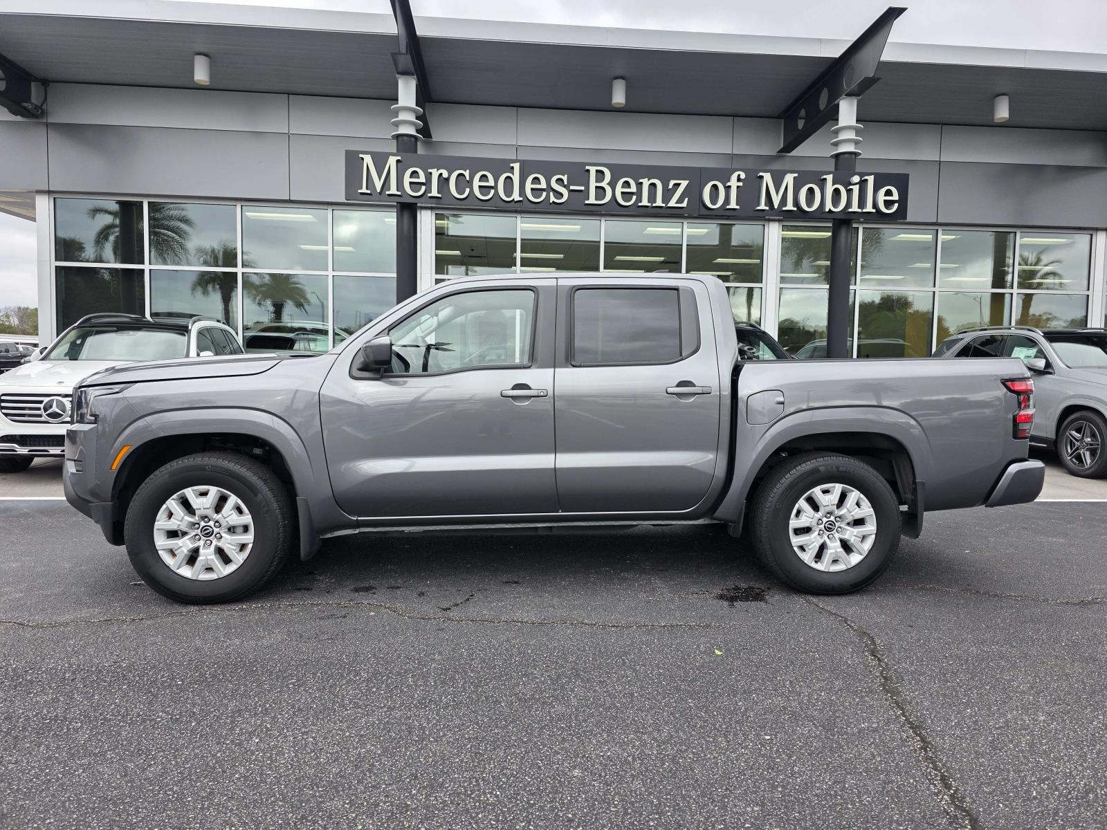 2022 Nissan Frontier SV's photo