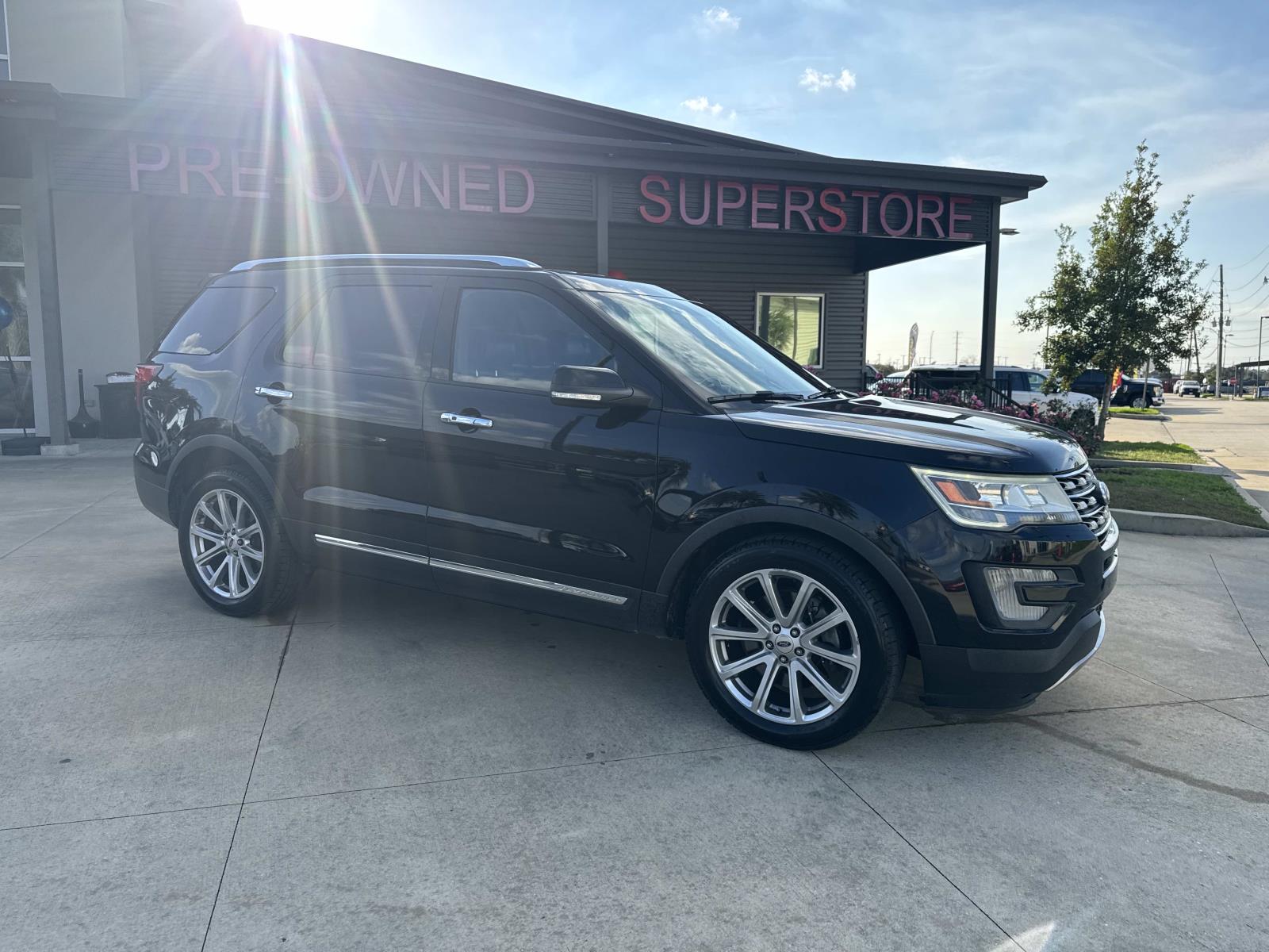 2017 Ford Explorer Limited's photo