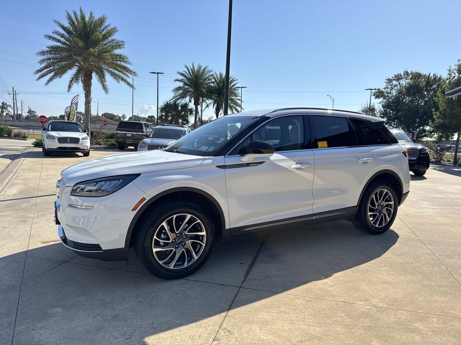 2022 Lincoln Corsair Standard photo 2