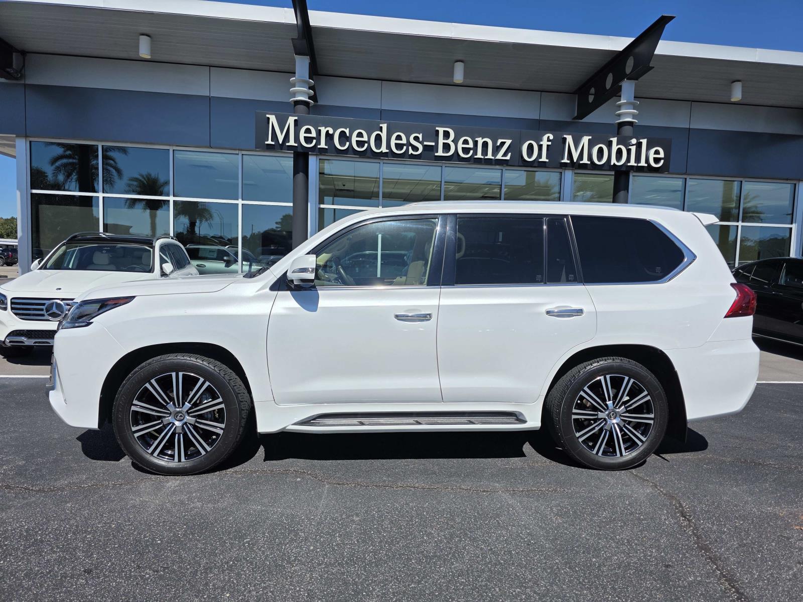 2020 Lexus LX 570's photo