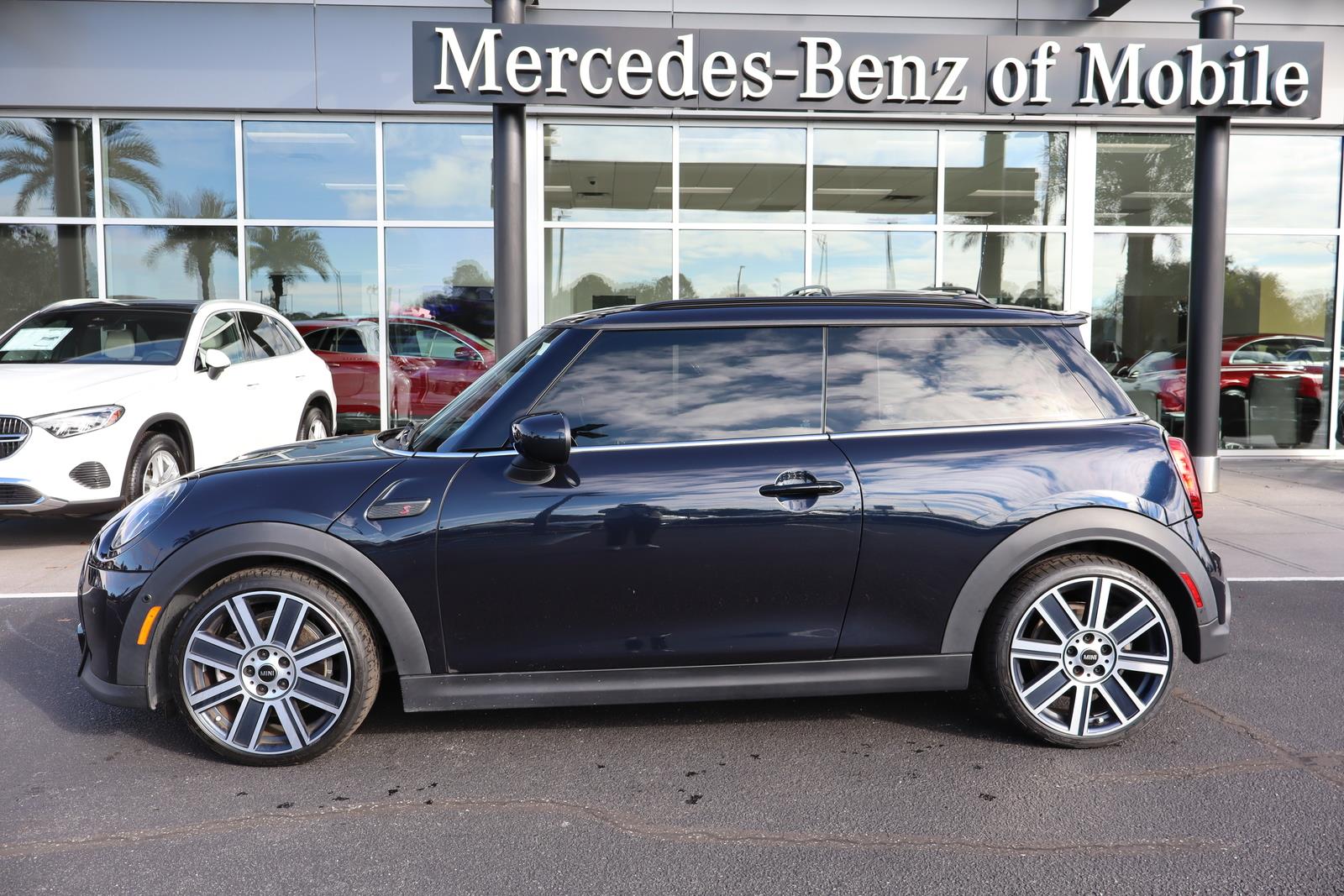 2023 MINI 3 Door S's photo