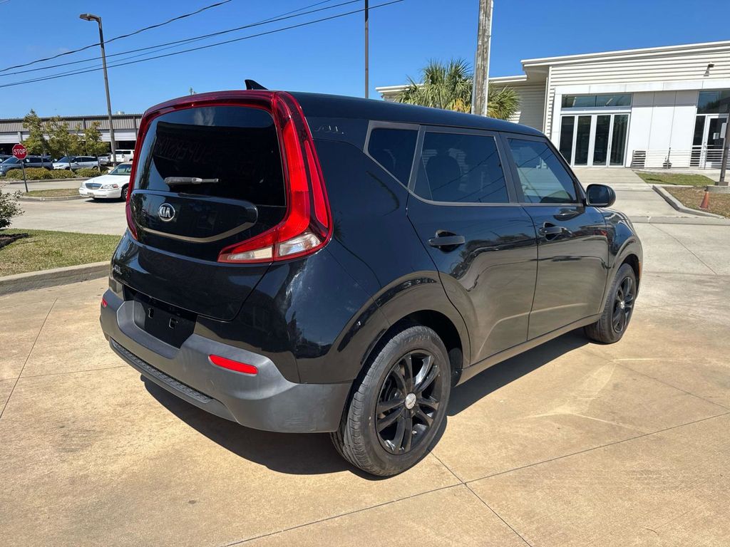 2021 Kia Soul LX - Photo 9