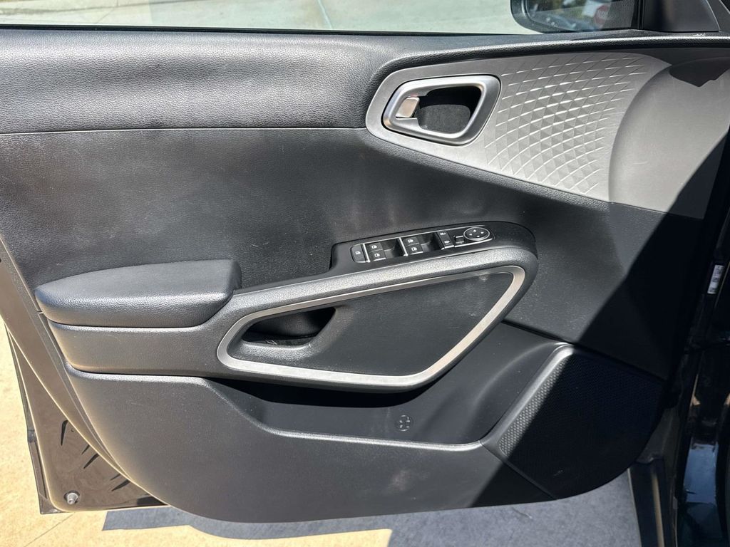 2021 Kia Soul LX - Photo 20