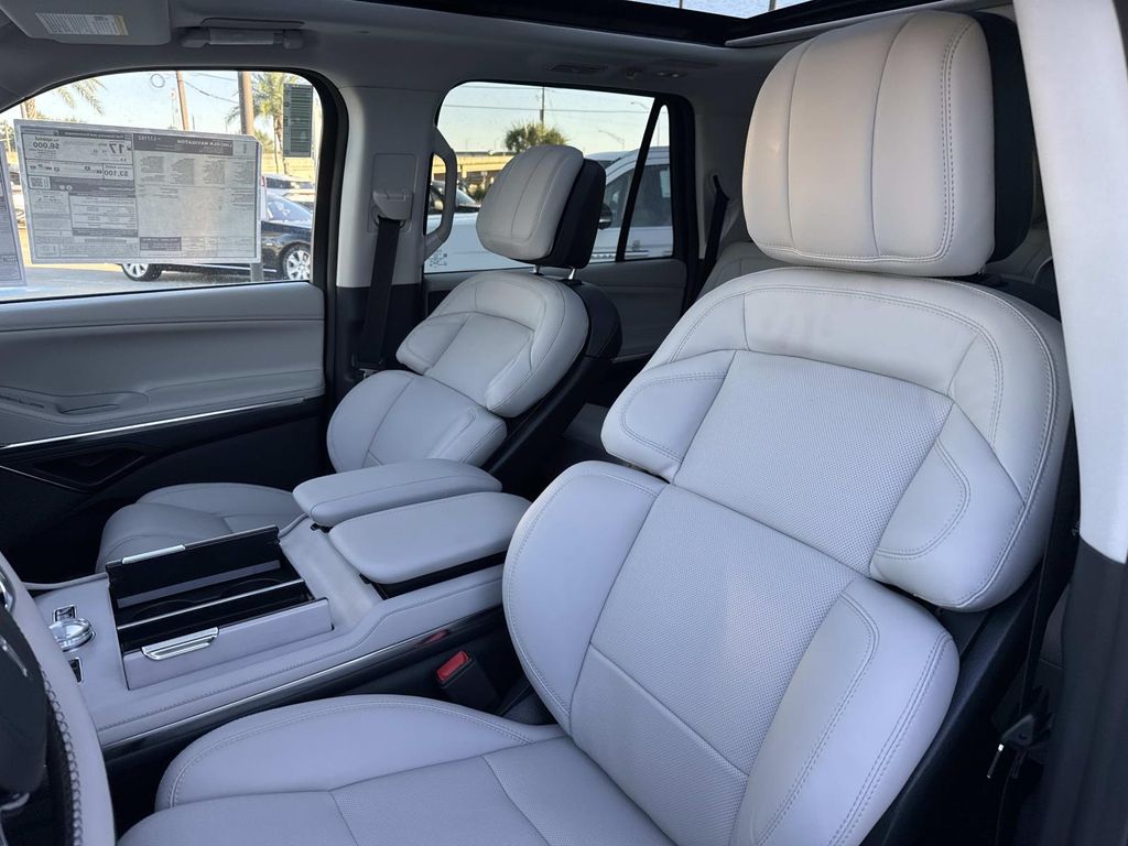2025 Lincoln Navigator Reserve L - Photo 6