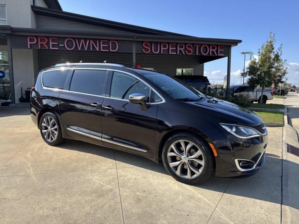 Used 2018 Chrysler Pacifica Limited Minivan/Van