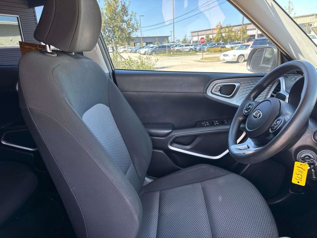 2021 Kia Soul LX - Photo 12