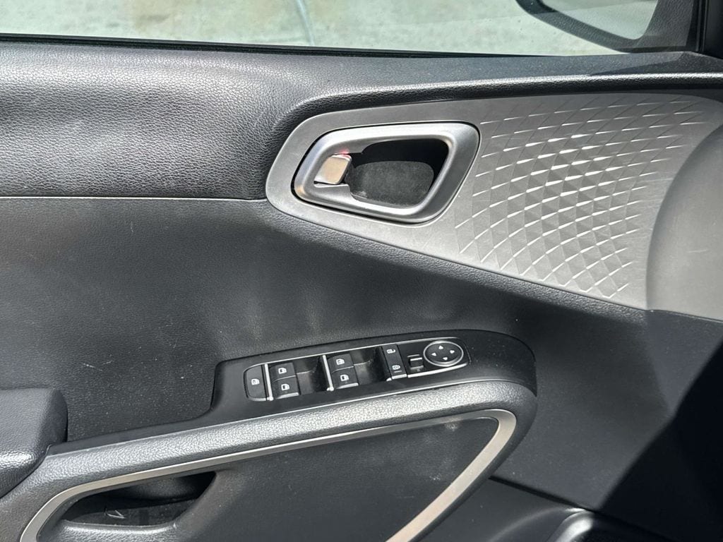 2021 Kia Soul LX - Photo 21