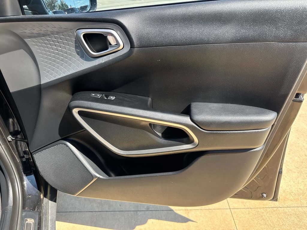 2021 Kia Soul LX - Photo 15