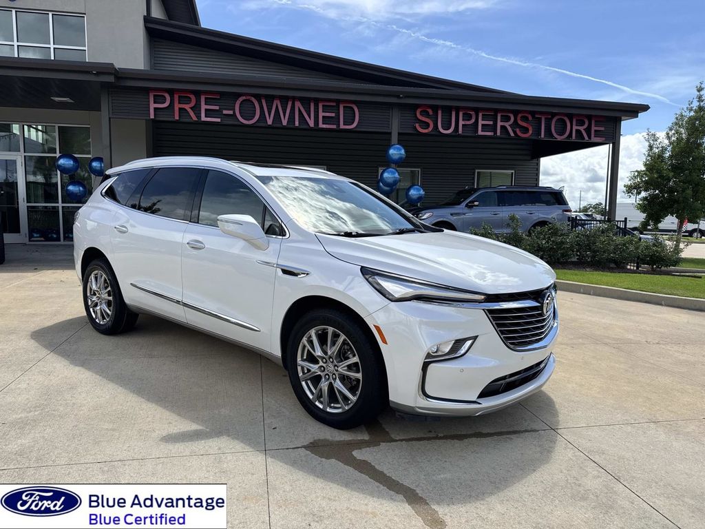 2023 Buick Enclave Essence's photo