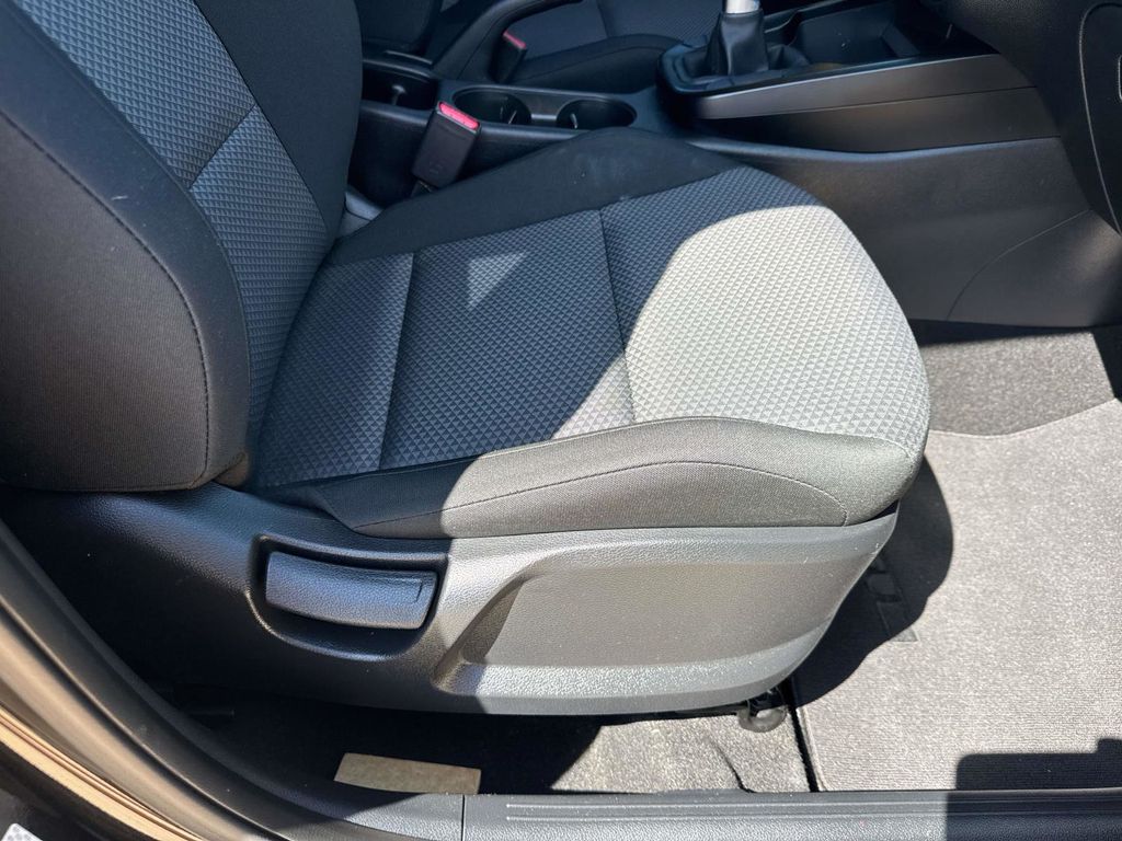 2021 Kia Soul LX - Photo 13