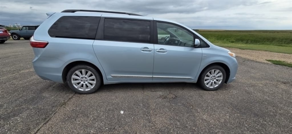 Used 2017 Toyota Sienna XLE 7 Passenger Passenger Van