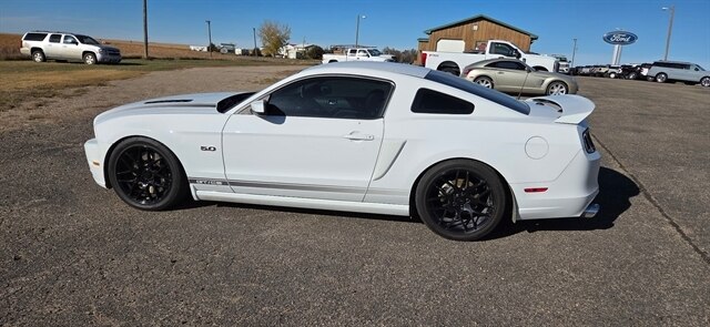 2014 Ford Mustang GT Premium's photo