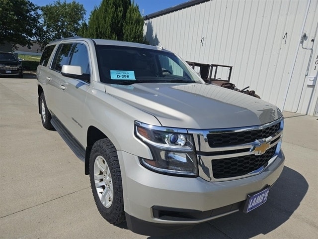 Used 2017 Chevrolet Suburban LT with VIN 1GNSKHKC0HR137690 for sale in Onida, SD