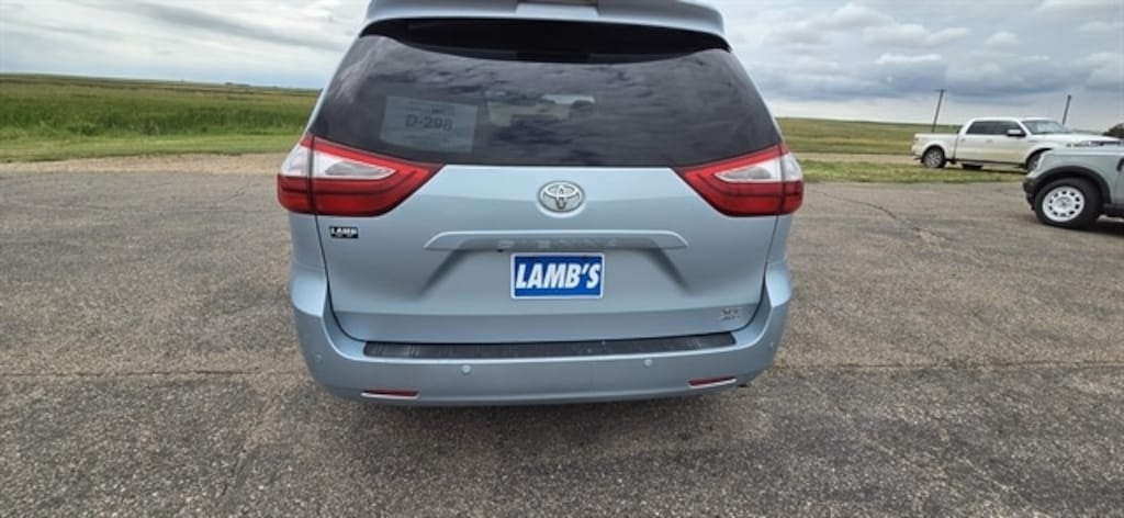Used 2017 Toyota Sienna XLE 7 Passenger Passenger Van