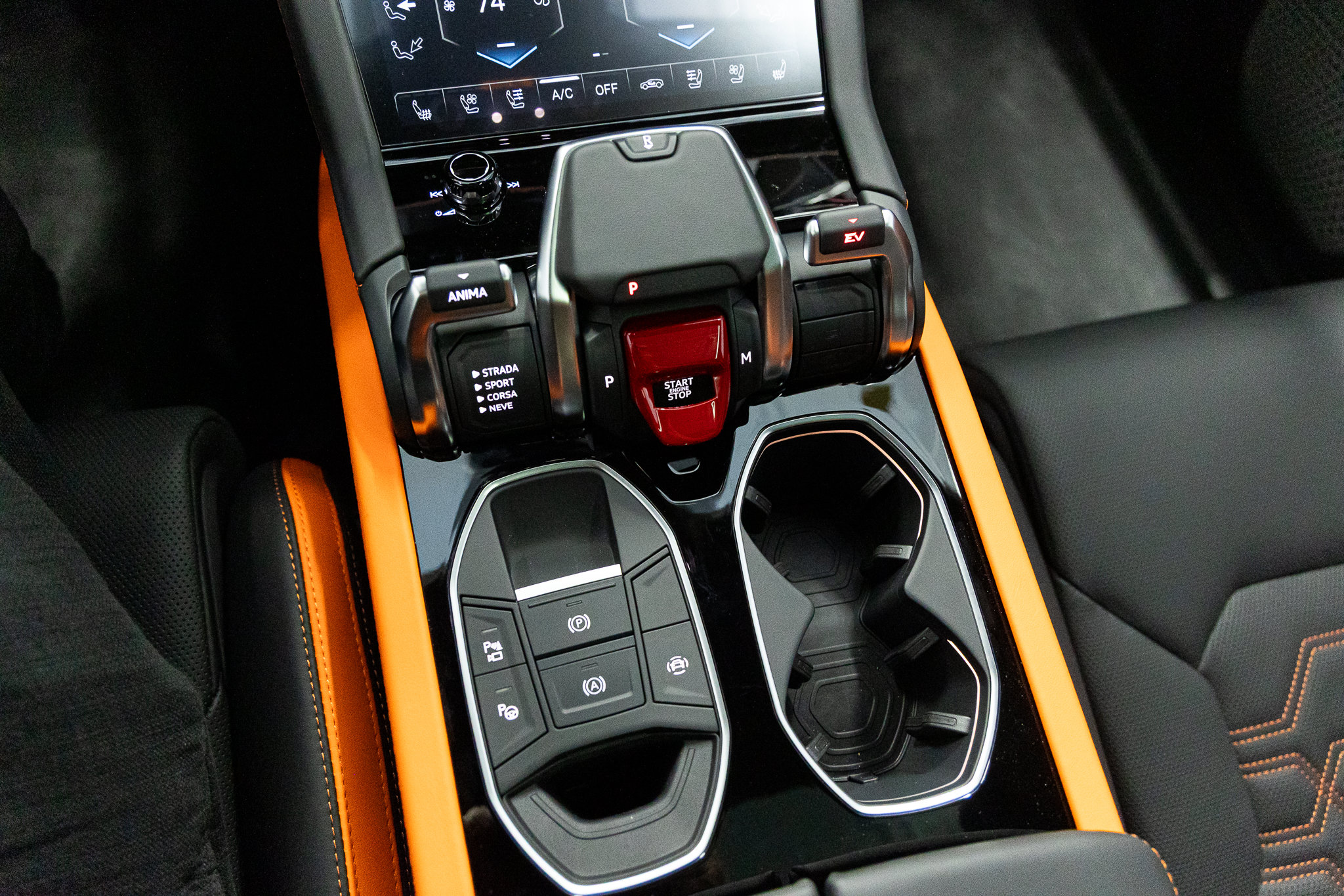 2026 Lamborghini Urus SE - Photo 45