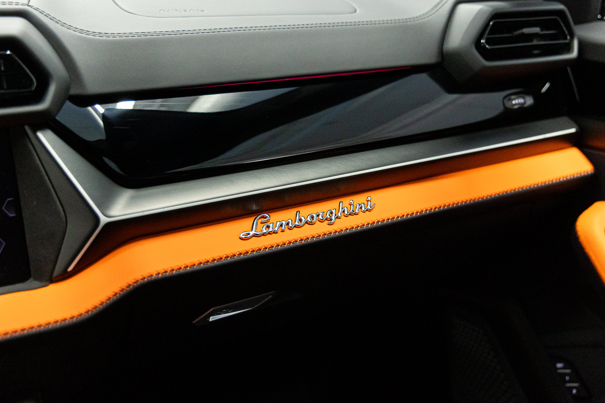 2026 Lamborghini Urus SE - Photo 46