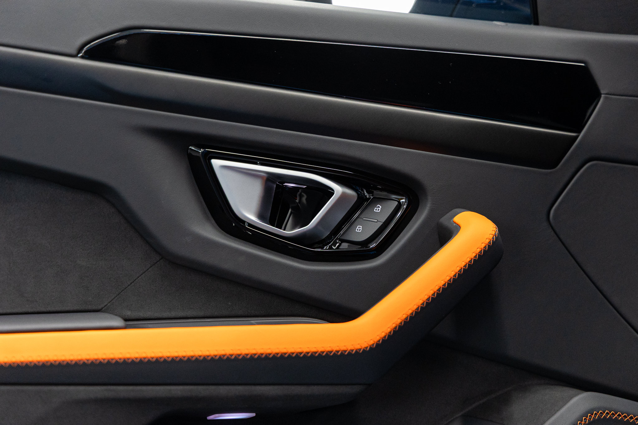 2026 Lamborghini Urus SE - Photo 30