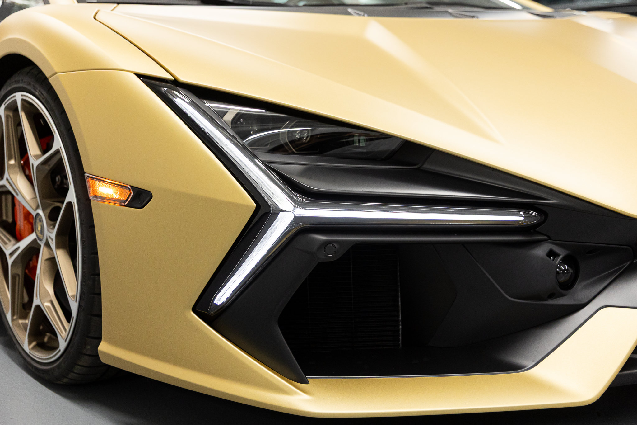 2026 Lamborghini Revuelto Base - Photo 18