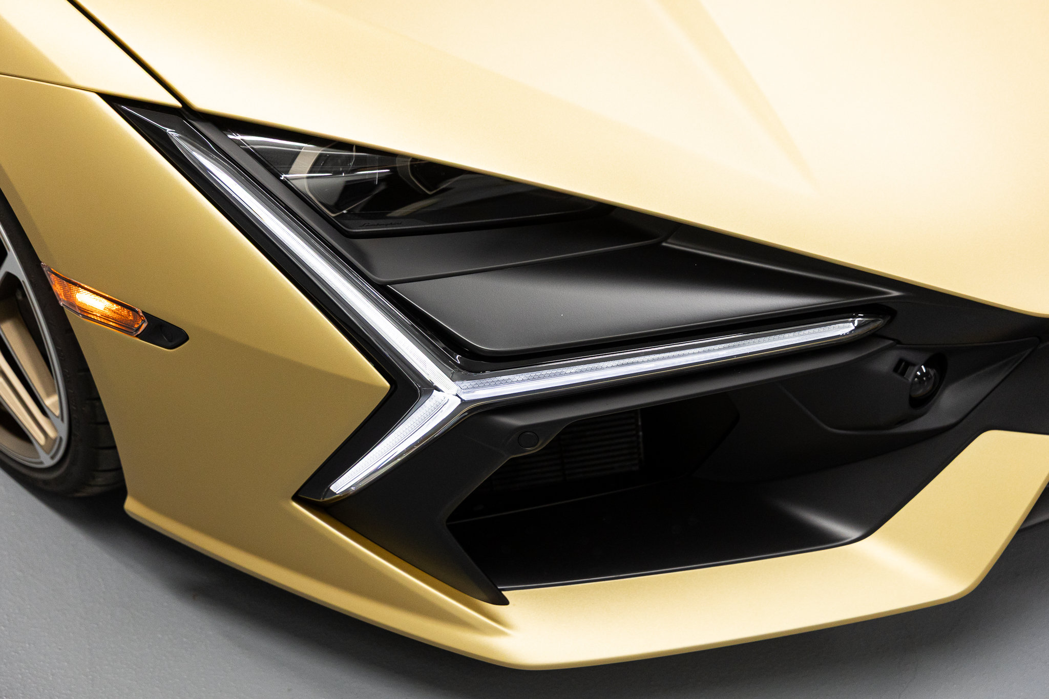 2026 Lamborghini Revuelto Base - Photo 17